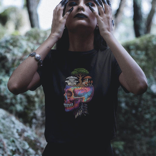 Buntes Totenkopf-Wald-T-Shirt, psychedelisches botanisches Grafik-T-Shirt, Kunst-Totenkopf-Natur-Shirt, Illustrations-Top, Unisex-Baumwoll-Pilz-T-Shirt