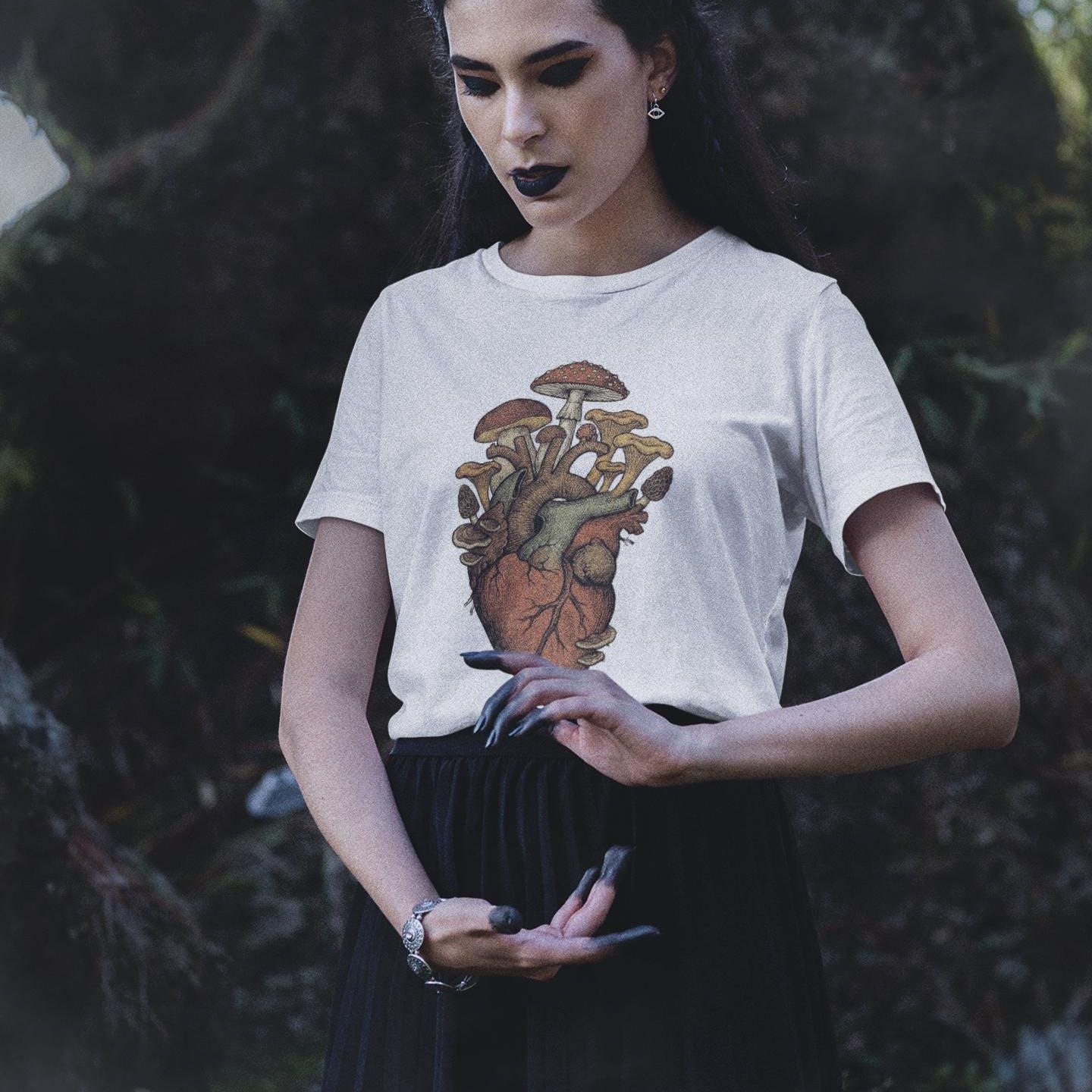 Anatomisches Herz-T-Shirt mit Pilzen | Botanische Pilzillustration, Zauberpilz-Shirt, Geschenk für Gärtner, Mykologie-Natur-Shirt