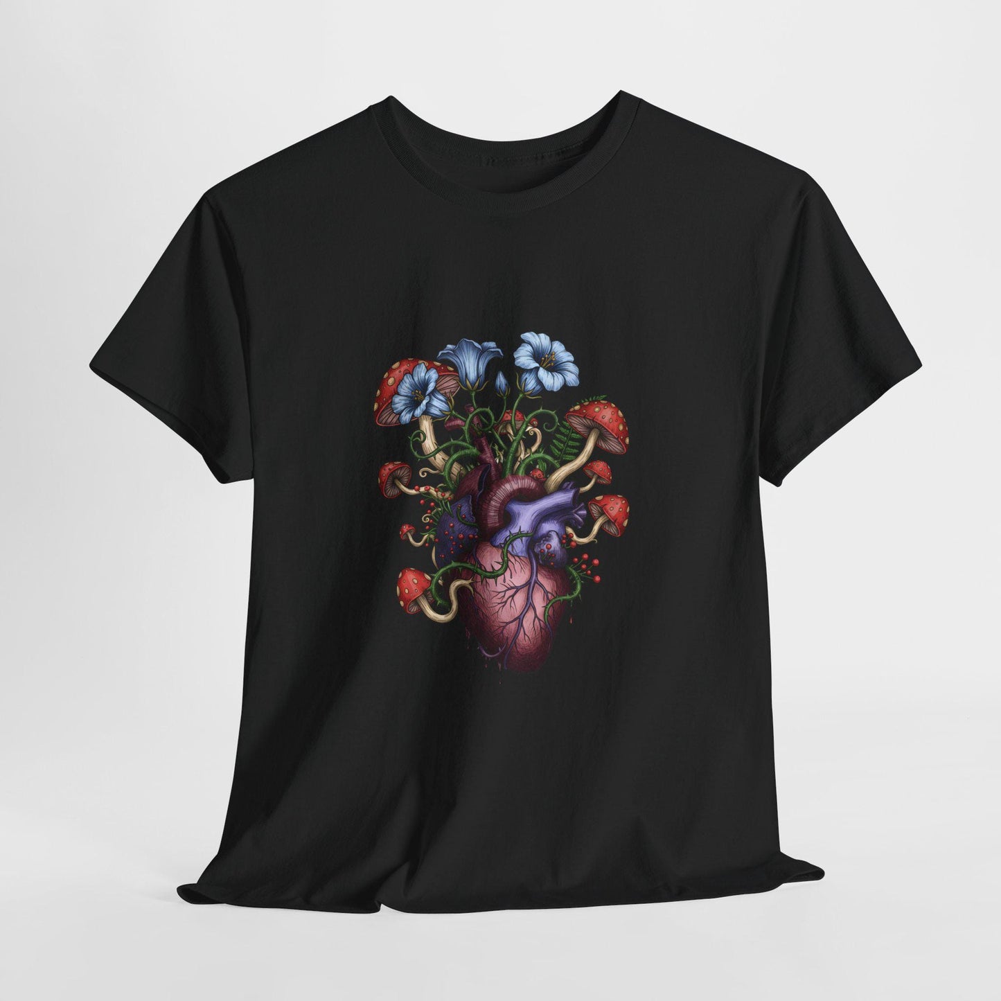 Herz-Pilz-T-Shirt | Dunkles botanisches Grafik-T-Shirt, Gothic-Natur-Shirt, Hexen-Blumenherz-Top, Unisex-Baumwoll-T-Shirt, Zauberpilz
